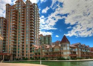 Sunset Waterfront Resort - 1128 Sunset Drive, Kelowna  V1Y 9W7